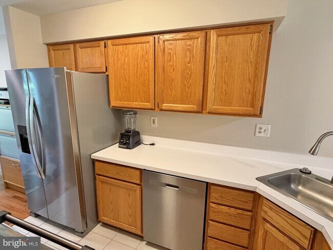 Building Photo - 335 Danbury Ct