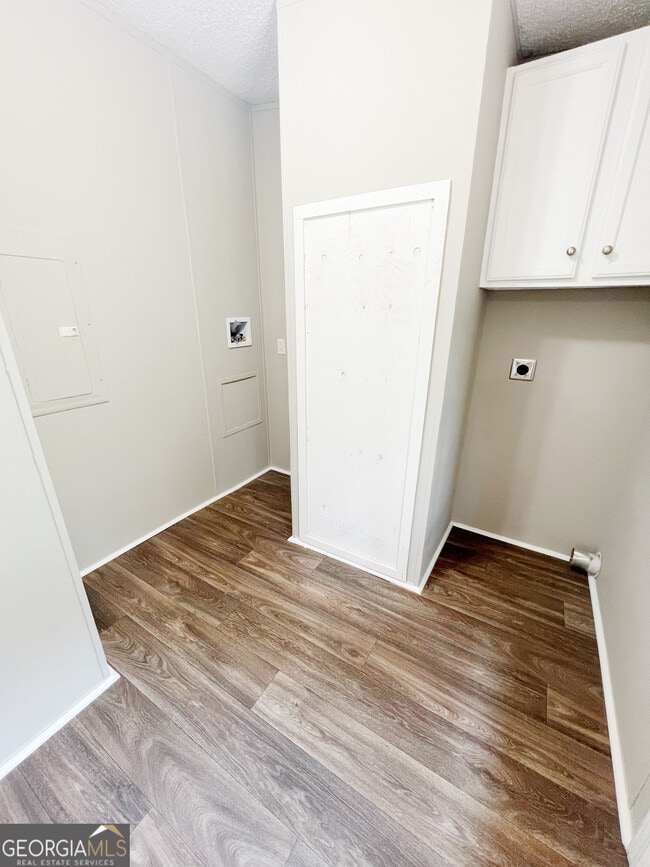 Building Photo - 325 Washington Dr