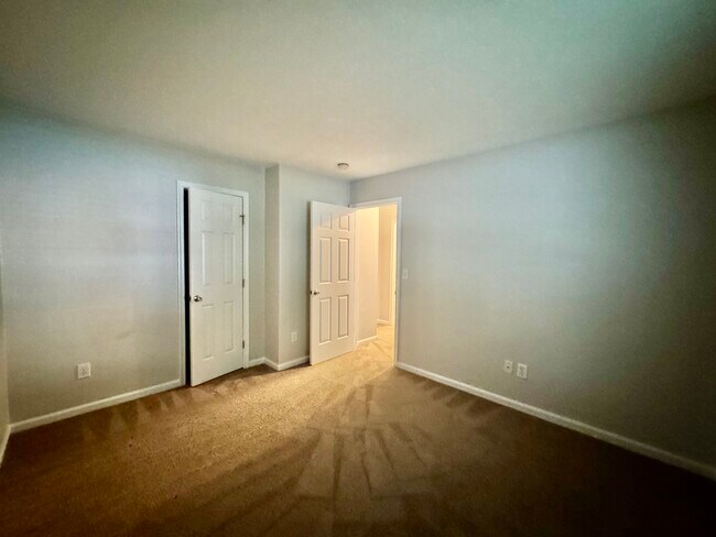 Building Photo - 612 Oak Grove Rd