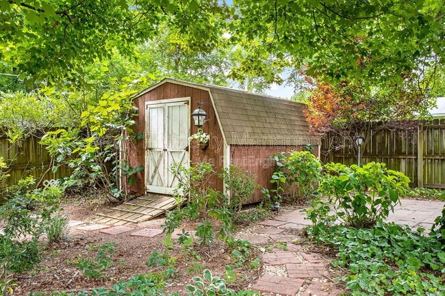 Building Photo - 200 N Grove Ave