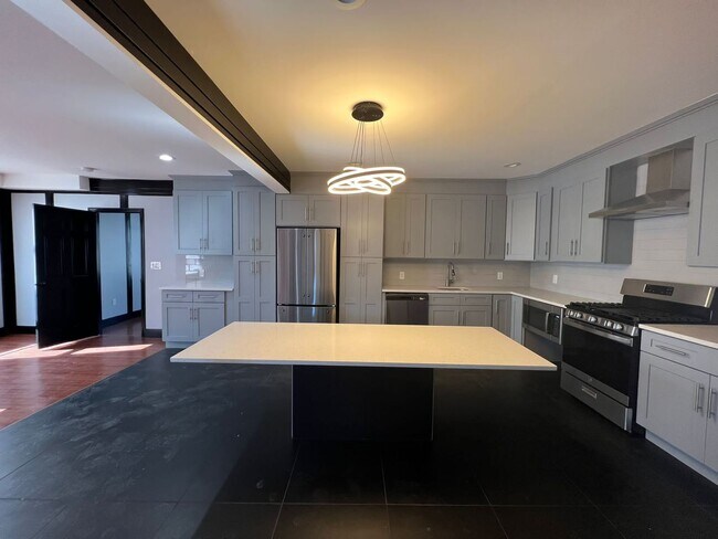 Building Photo - 306 Exchange