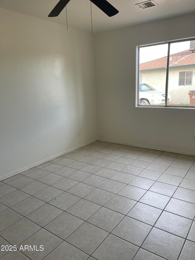 Building Photo - 4040 N Montgomery Cir