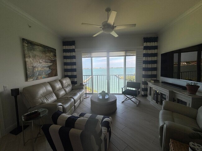 Building Photo - 4 Harbour Isle Dr E