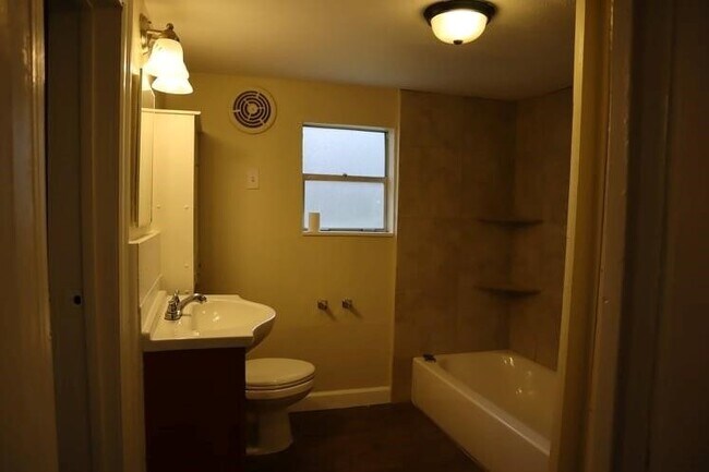 Building Photo - 4203 Polk St