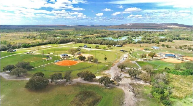 Building Photo - Bartow Rental Home!