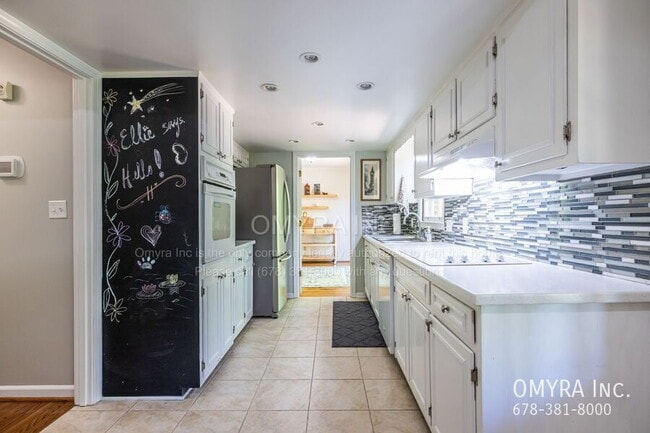 Building Photo - Beautiful 4 Bedroom House in Doraville!