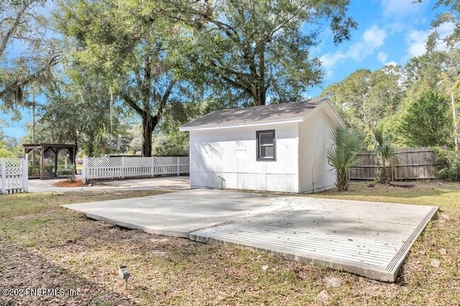 Building Photo - 5905 Diamond St