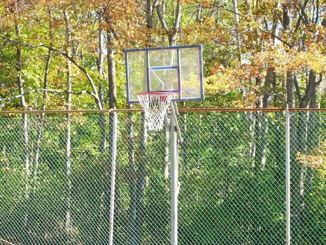 Building Photo - 35 Fernview Ave