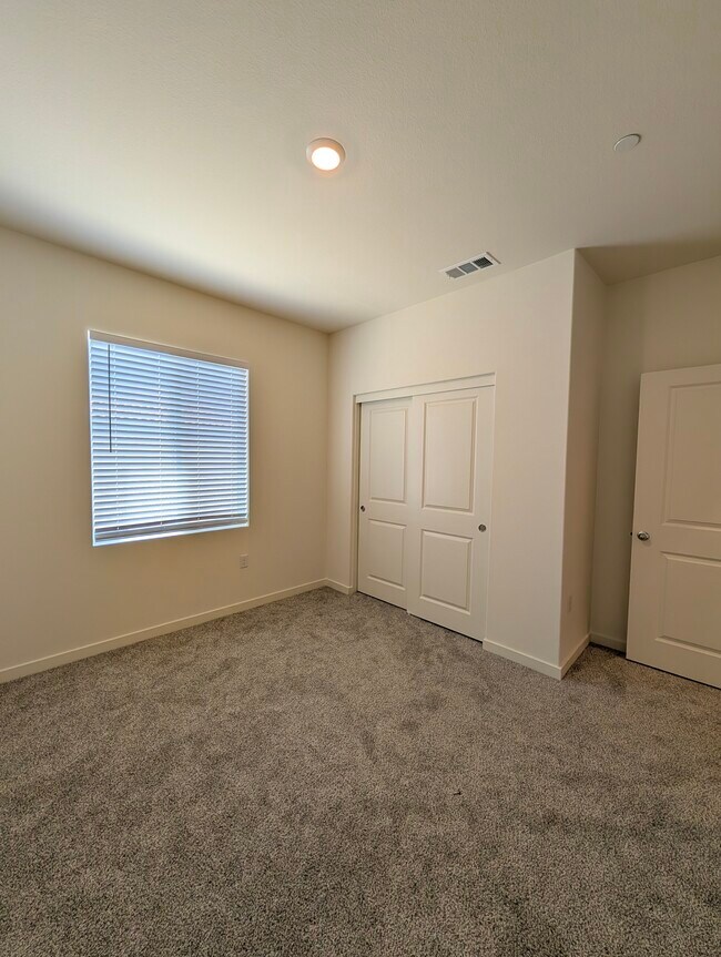 Building Photo - 821 Highlands Dr