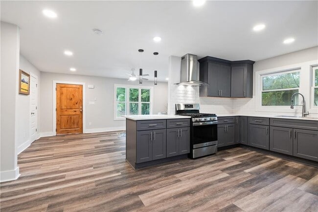 Building Photo - 3439 Jackson Dr