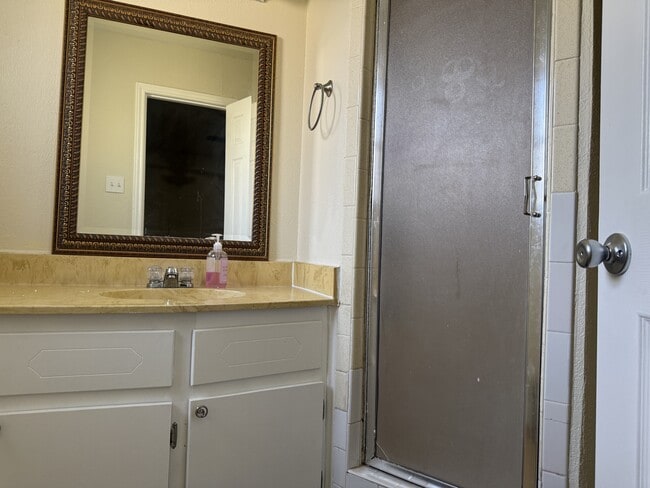 Building Photo - 1906 N 60th St