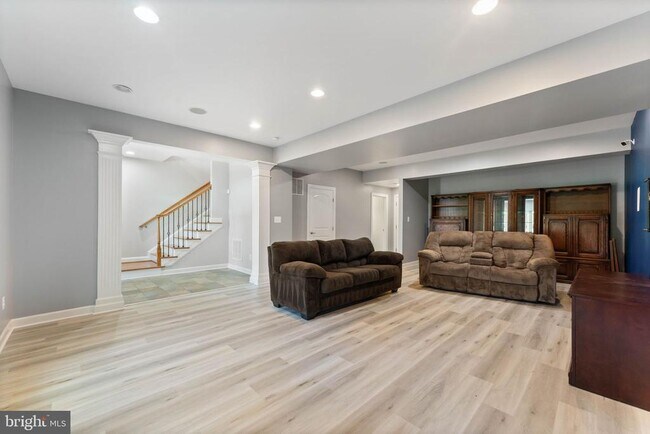 Building Photo - 42524 Rowderbury Square