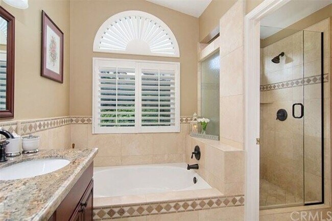 Building Photo - Spacious and modern 3 bedroom home within the prestigious Terraces of Cantebria subdivision.