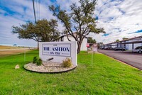 Building Photo - Your Charming 2/1 Apartment in Waxahachie ...