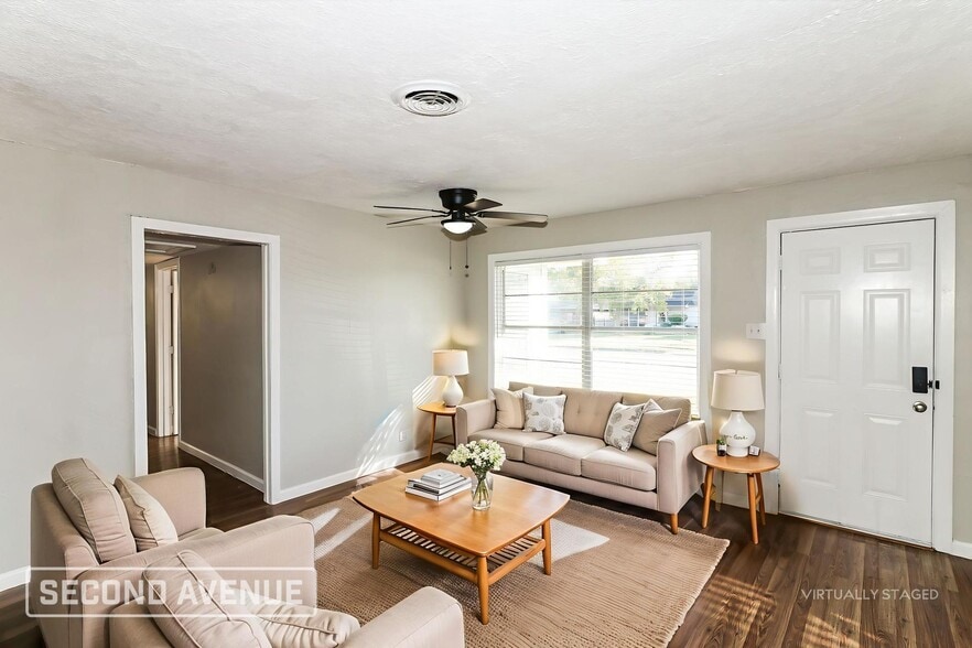 Building Photo - 5911 Kenilwood Dr