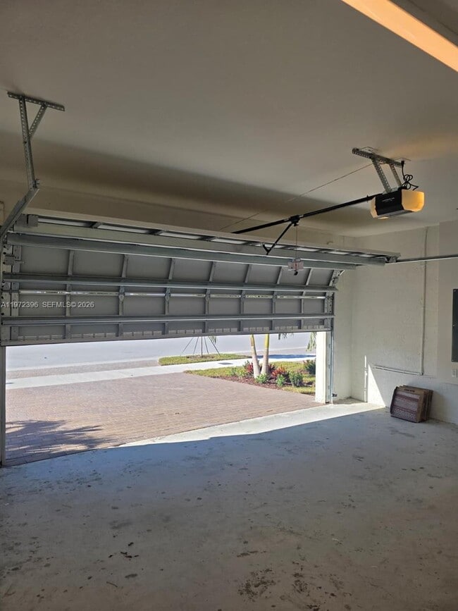 Building Photo - 2741 SE 24th Ct