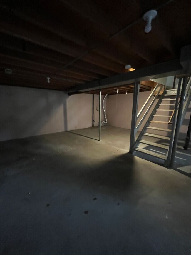 Building Photo - 2221-2221 Davis St