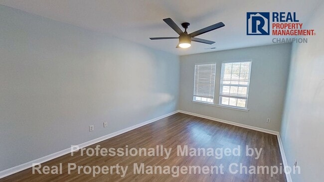 Building Photo - Cute 3 BD/2 BA Townhome Style Near UNCW