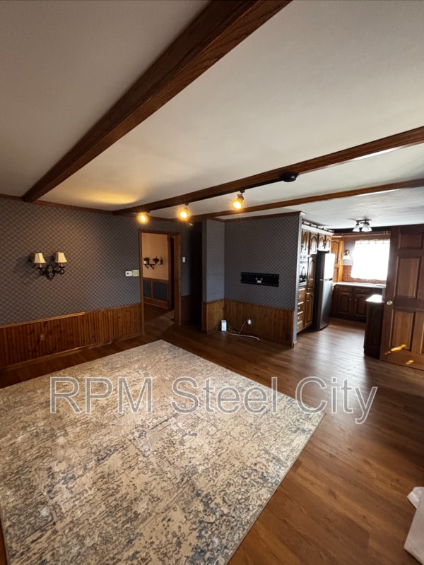 Building Photo - 512-512 1/2 W 10th St