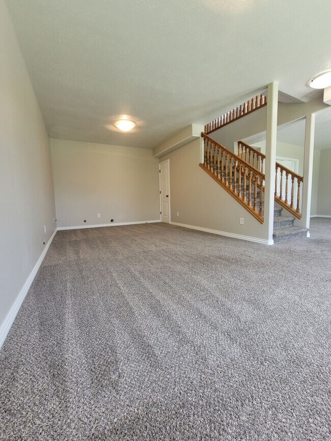 Building Photo - Beautiful, Custom Home in Comore Loma on 2 Acre Lot!  4 Beds, 3 Baths by Real Property Management