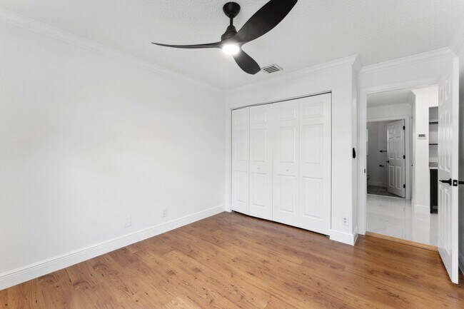 Building Photo - 6009 Royal Birkdale Dr