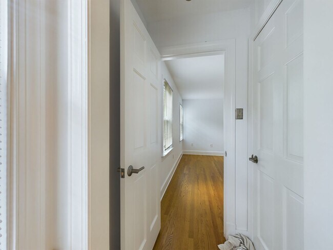 Building Photo - 10211 Windbluff Dr