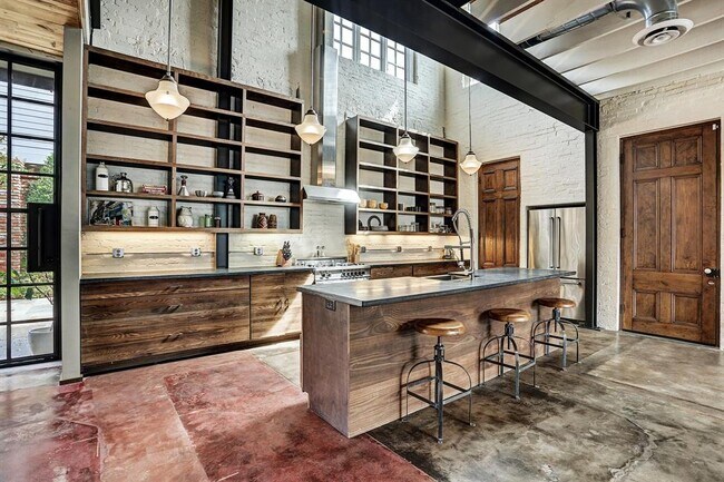 Building Photo - 808 Coronado St