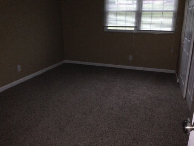 Building Photo - Cute! 2-Bedroom with walk-out basement!