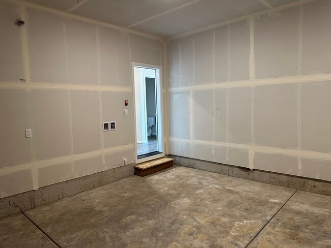 Building Photo - Brand new 4 bedroom 2.5 bathroom house!