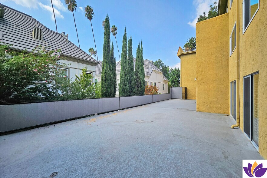 Building Photo - 382 E California Blvd