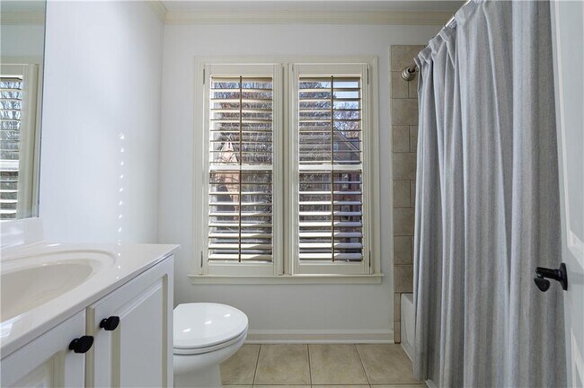 Building Photo - 1012 Madeline Ln