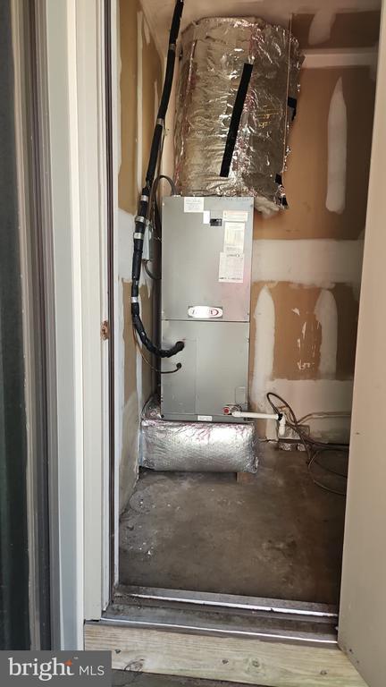 Building Photo - 909 Ravens Crest Dr