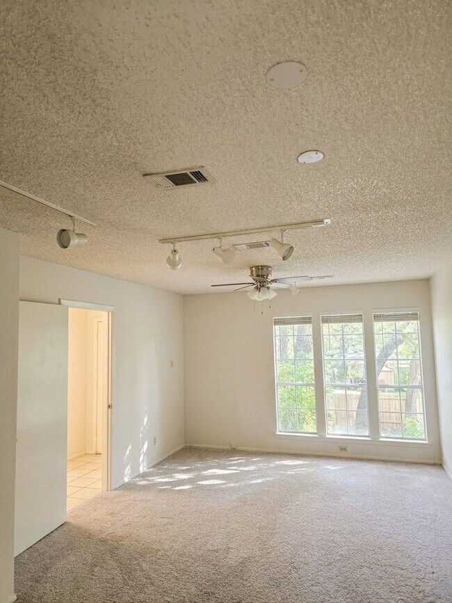 Building Photo - 2314 Farnswood Cir