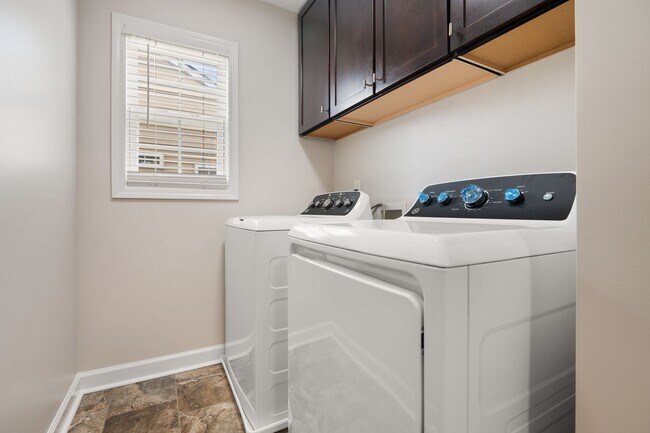 Building Photo - Updated 3BR Raleigh Home w/ Loft, Quartz Counters & 2-Car Garage