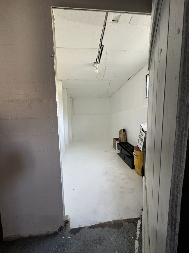Building Photo - 361 N York St