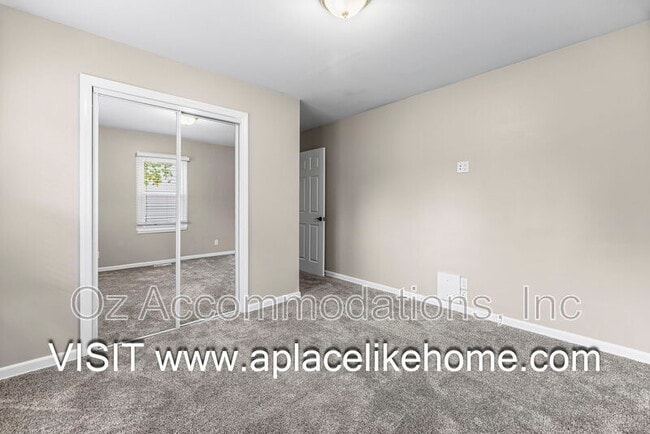 Building Photo - 6535 Melrose Ln