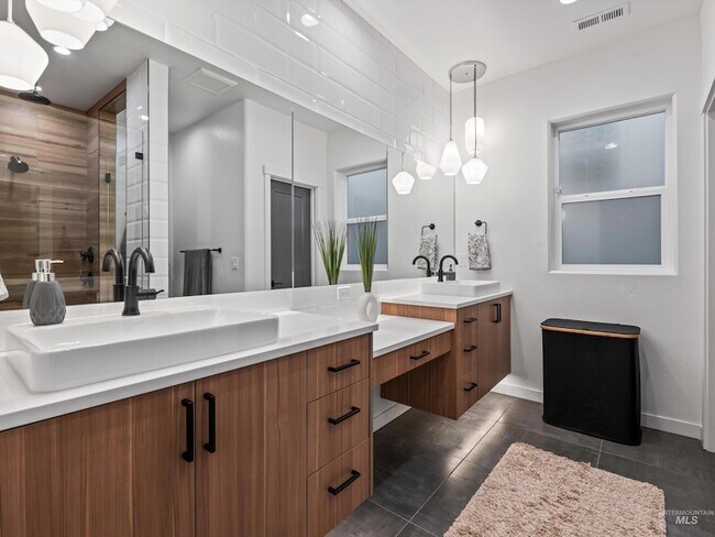 Building Photo - 1251 E Echelon Rdg Ln