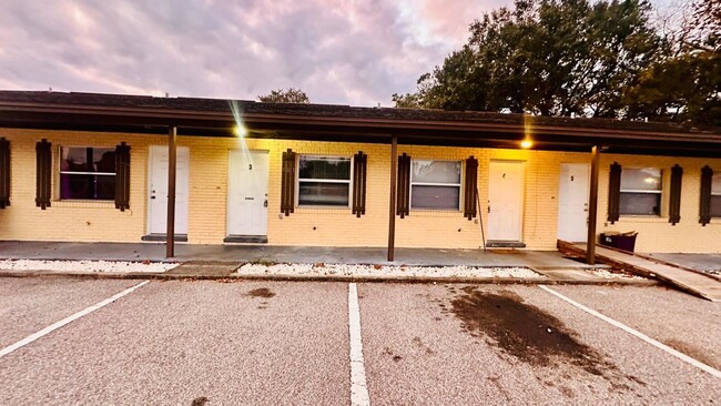 Primary Photo - 979 BERKLEY ROAD Unit #4, AUBURNDALE, Flor...