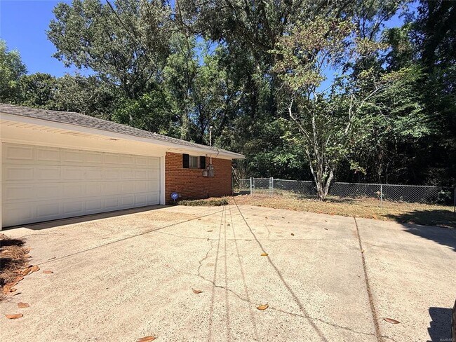 Building Photo - 713 Sweeten Creek Rd