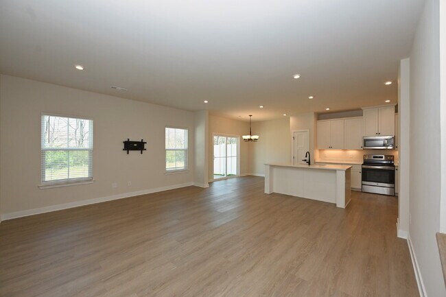 Building Photo - Updated Gallatin Townhome | 3BR + Garage, W/D Included