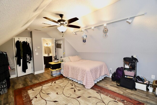 Building Photo - 1855 Beachforest Way