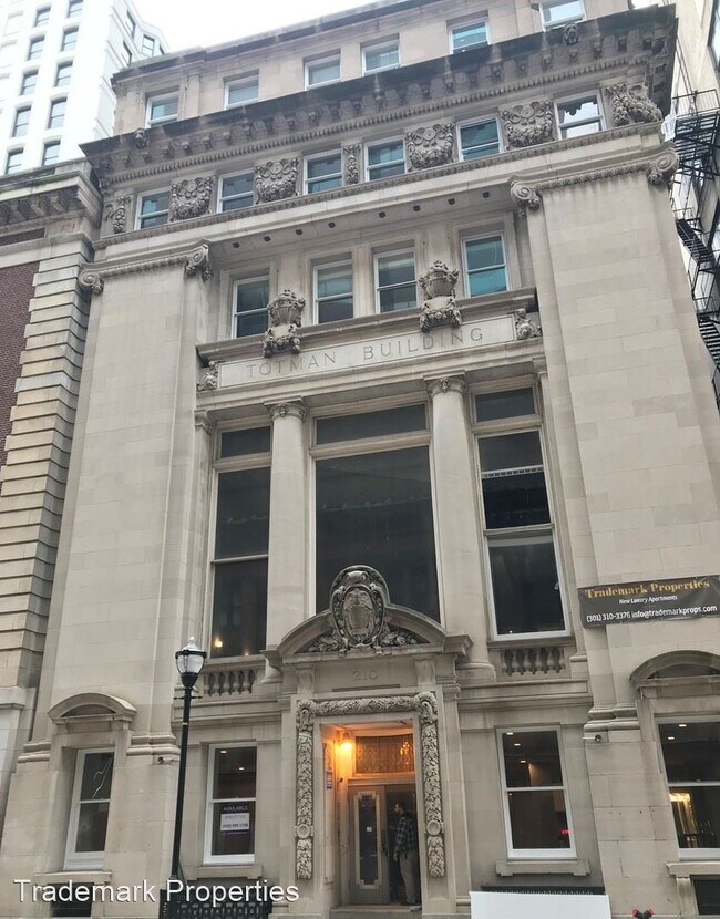Building Photo - 208-210 E Redwood St