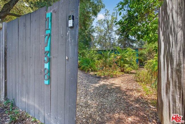 Building Photo - 1738 Topanga Skyline Dr