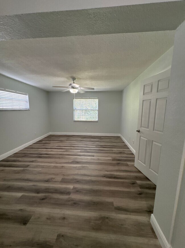 Building Photo - Beautiful 3 Beds 2 Baths home