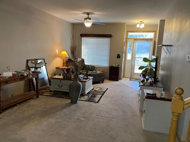 Building Photo - 724 County Line Rd