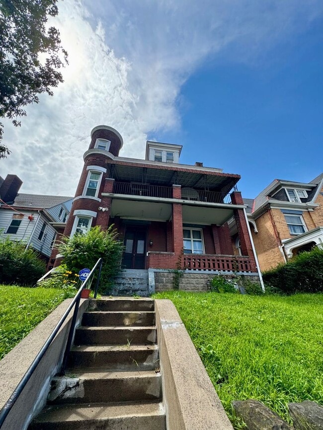 Building Photo - 3541 California Ave