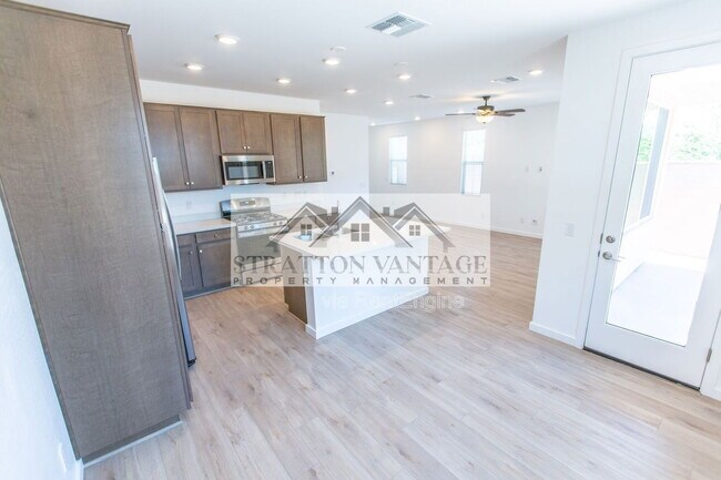 Building Photo - 1051 W. Diamondback Dr.