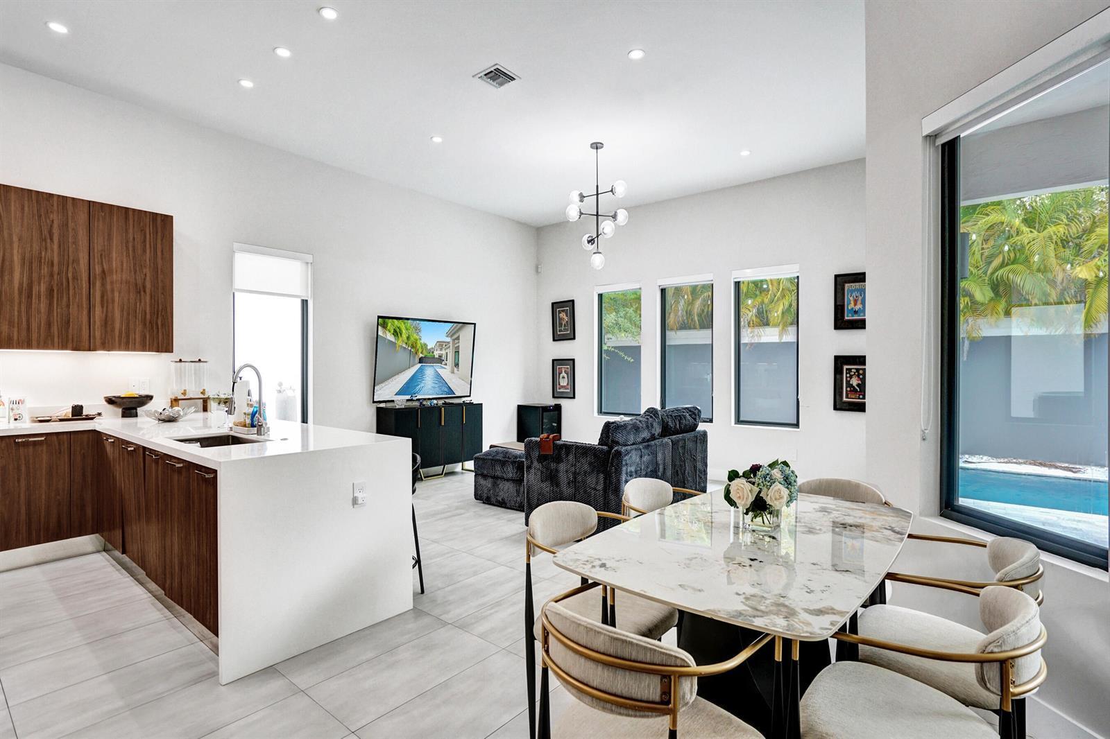 Building Photo - 5663 Brookfield Cir W