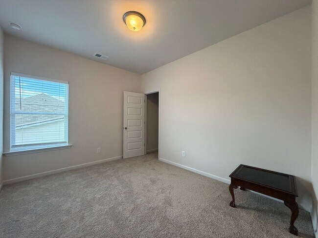 Building Photo - 26 Busby Dr SE