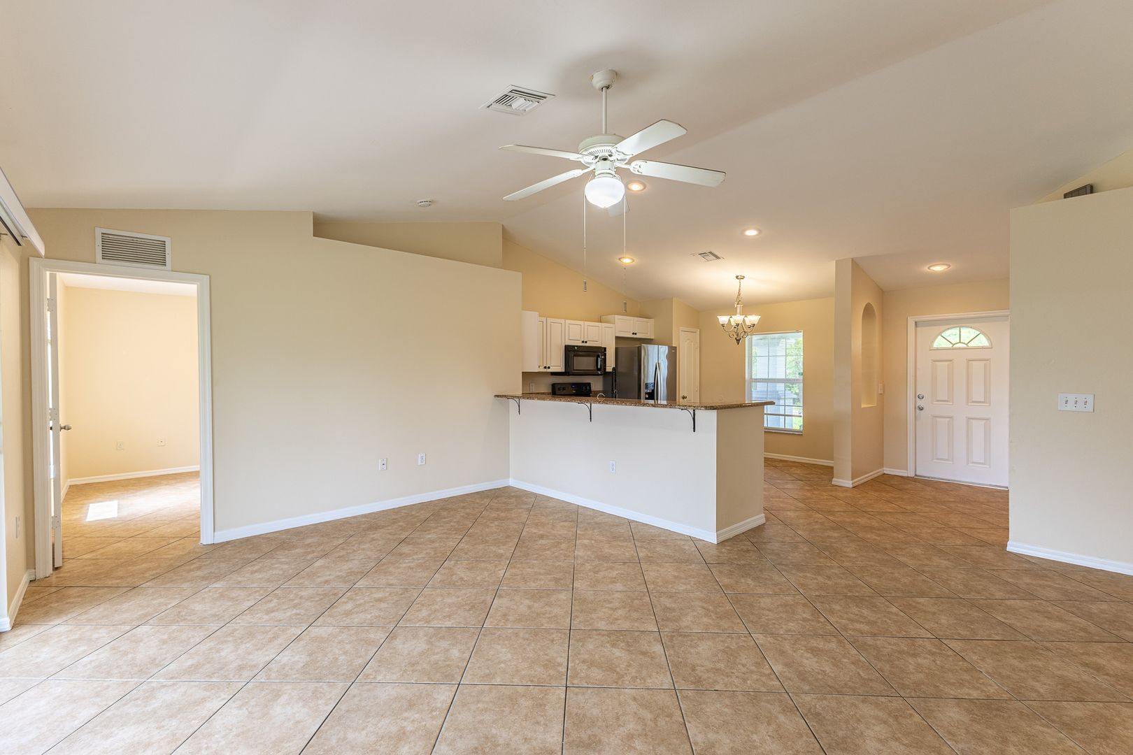 Building Photo - 3/2 Single Family home freshly painted interior and exterior